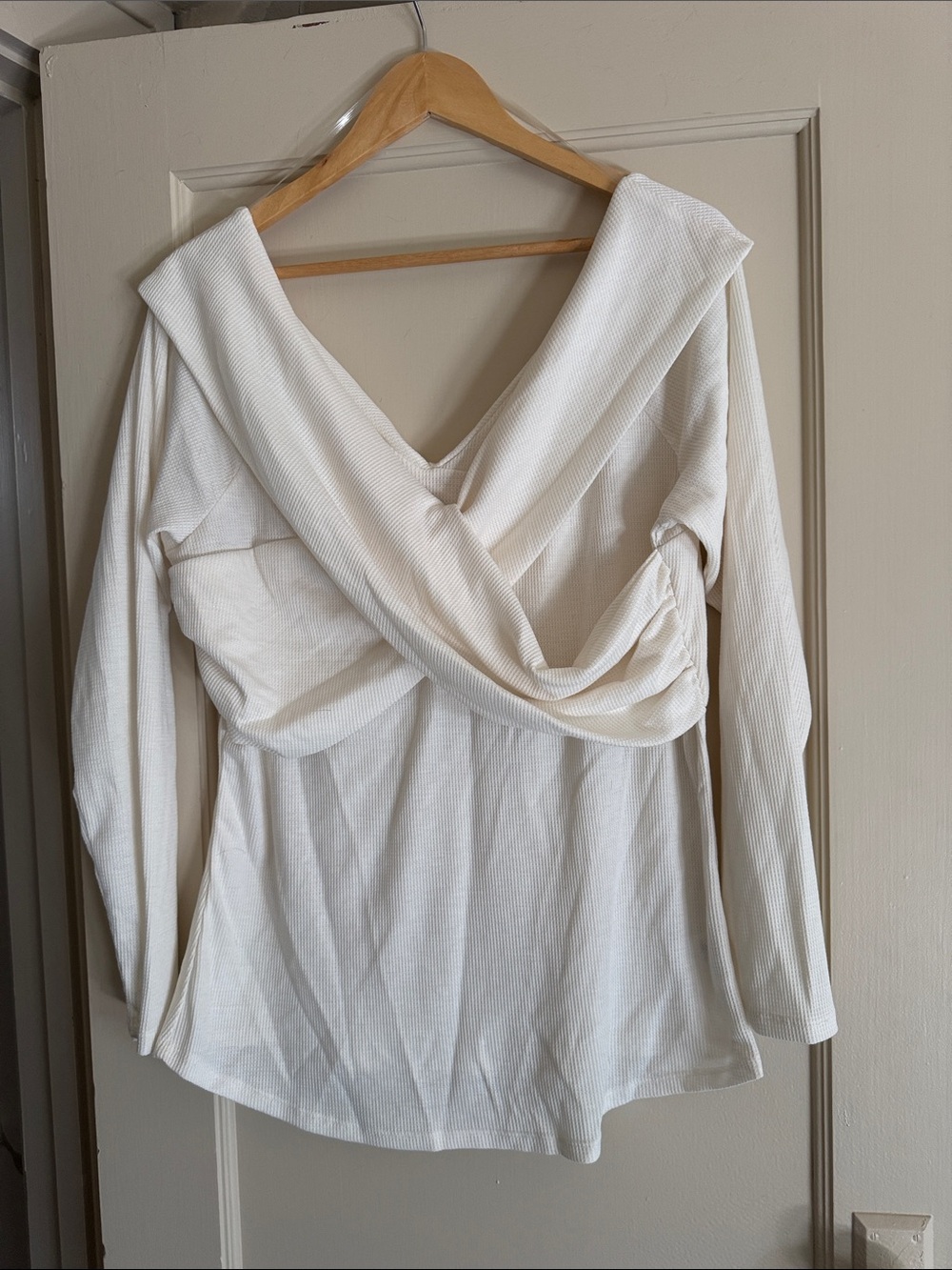 Maurices White Twist-Back Long Sleeve Top